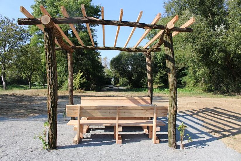 Pergola mit Sitzgelegenheit gebaut