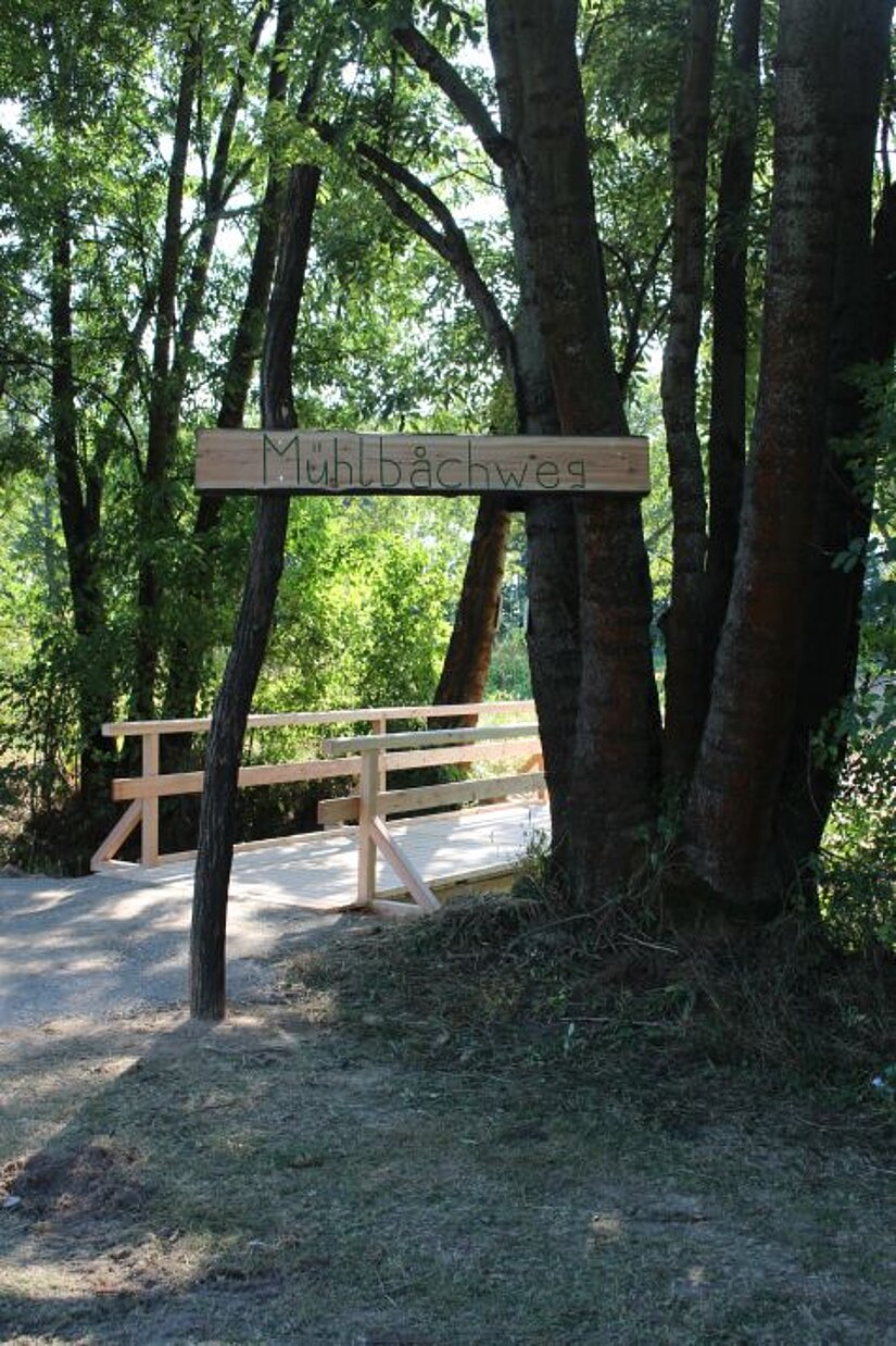 Eingangsportale aufgestellt